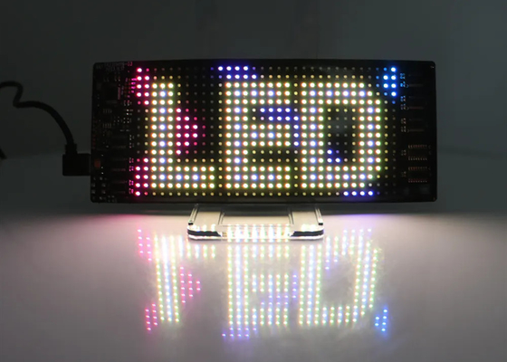 Indicadores de animación LED de modo personalizado para camiones de automóviles 5VDC USB / 2A Texto de desplazamiento pantalla de 120x595mm
